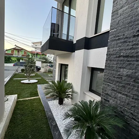 Twins Vlorë