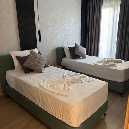 Hotel Twins *